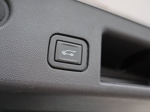 Used 2024 Chevrolet Equinox Premier image 38