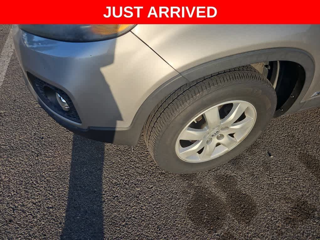 Used 2013 Kia Sorento LX w/ Convenience Pkg AWD/4WD image 3