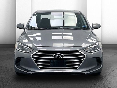 Used 2018 Hyundai Elantra SE image 2