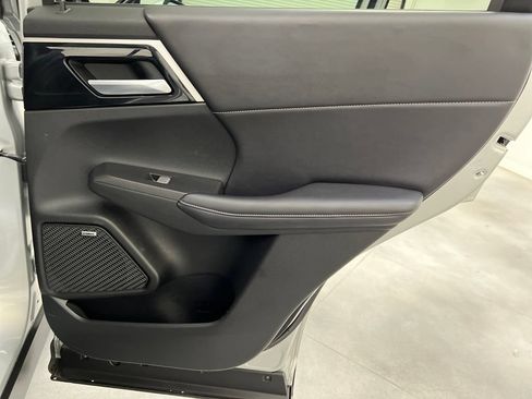 Used 2025 Mitsubishi Outlander SE FWD image 28