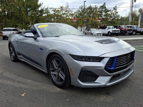 Certified 2025 Ford Mustang GT Premium image 3