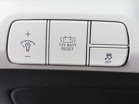 New 2025 Hyundai Elantra Limited image 13