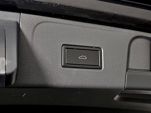 Used 2018 Volkswagen Atlas SEL FWD image 31