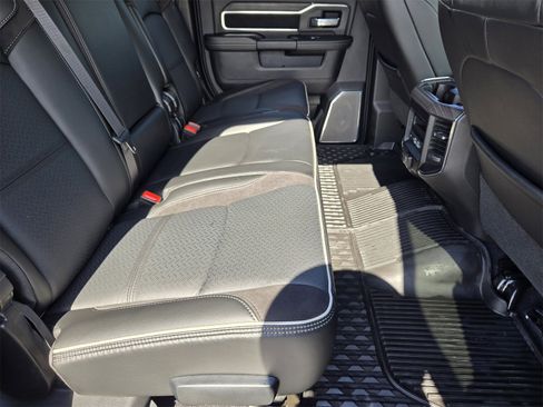 Used 2025 RAM 3500 Laramie image 30