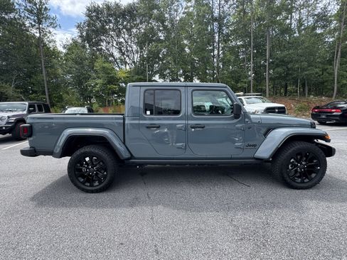 Used 2025 Jeep Gladiator Sport AWD/4WD image 4