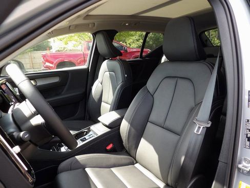 New 2026 Volvo XC40 B5 Plus w/ Protection Package Premier image 9