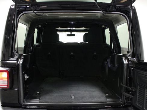 Used 2023 Jeep Wrangler Sahara image 15