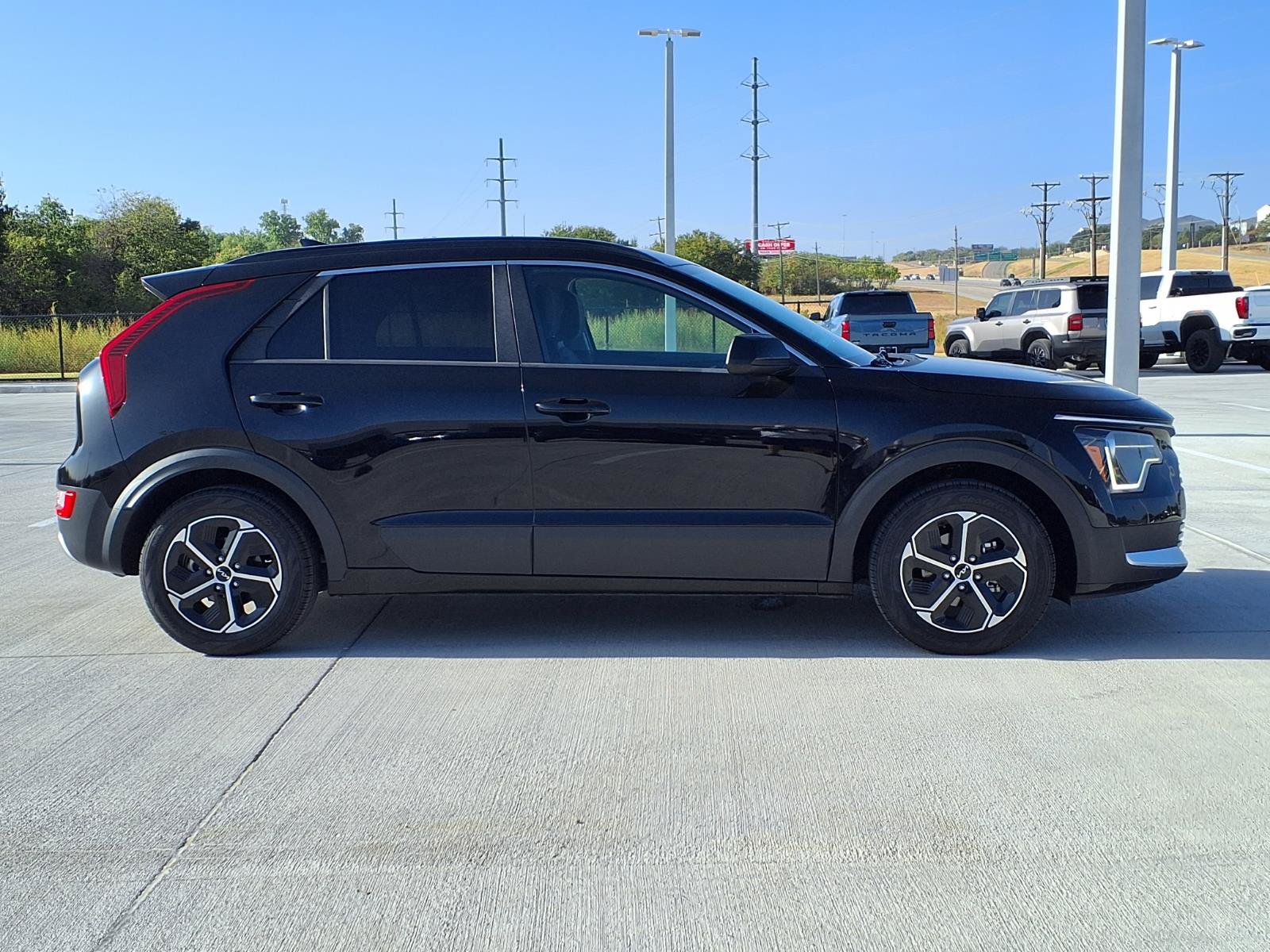 Used 2025 Kia Niro LX FWD image 10
