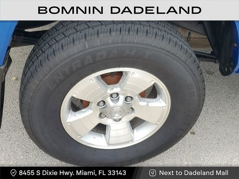 Used 2017 Toyota Tacoma SR image 5