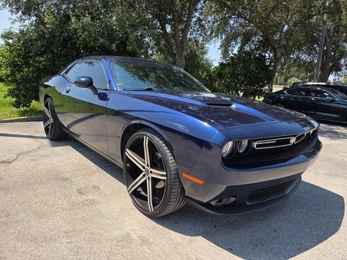 Used 2015 Dodge Challenger SXT RWD image 3