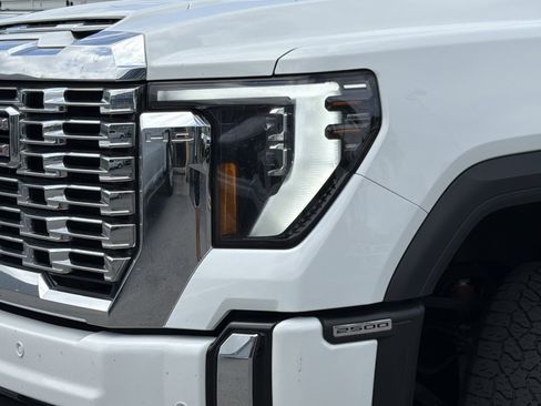 Used 2025 GMC Sierra 2500 Denali w/ Denali Reserve Package AWD/4WD image 8