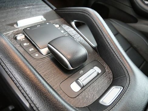 Used 2021 Mercedes-Benz GLS 450 4MATIC image 21