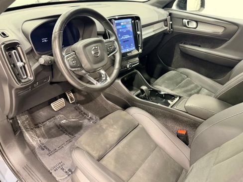 Used 2022 Volvo XC40 P8 Recharge Plus AWD/4WD image 19