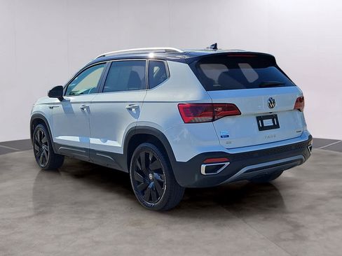 Certified 2023 Volkswagen Taos SE w/ Panoramic Sunroof Package AWD/4WD image 6