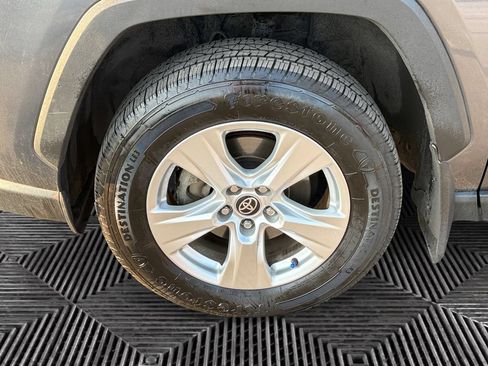 Certified 2021 Toyota RAV4 XLE w/ Convenience Package AWD/4WD image 14