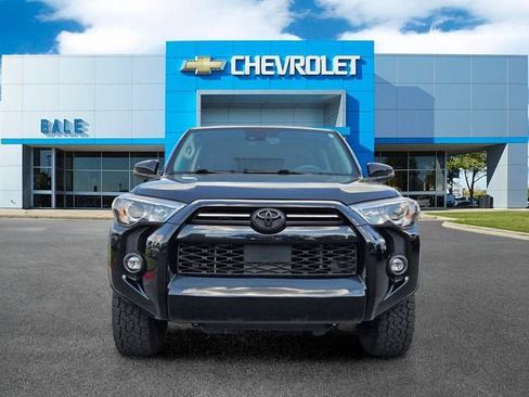 Used 2022 Toyota 4Runner SR5 Premium w/ Moonroof Package RWD image 8