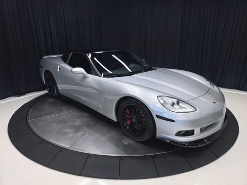 Used 2009 Chevrolet Corvette Coupe w/ Preferred Equipment Group RWD image 16