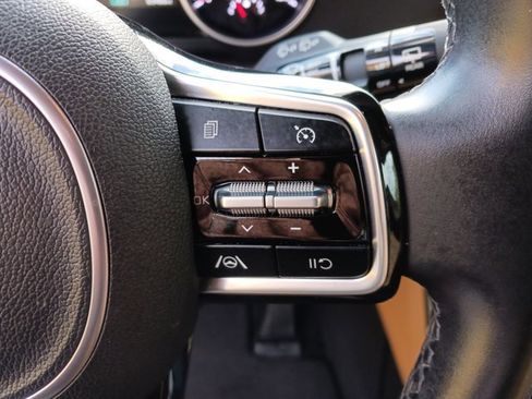 Certified 2024 Kia Carnival LX image 17