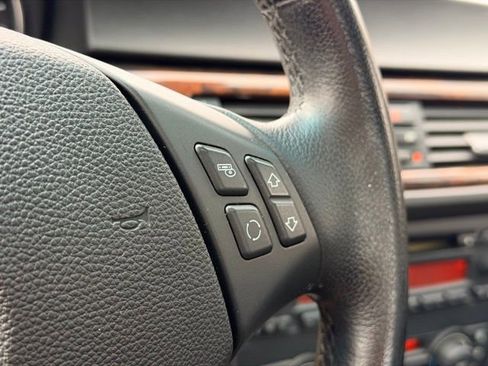 Used 2006 BMW 330xi Sedan image 9