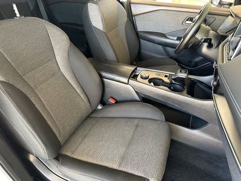 Used 2022 Nissan Rogue SV image 27