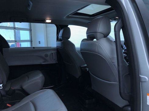 Certified 2025 Toyota Sienna XLE FWD image 22