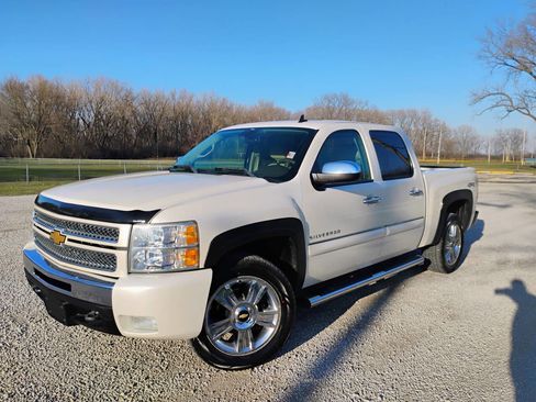 Used 2013 Chevrolet Silverado 1500 LTZ w/ LTZ White Diamond Edition image 3