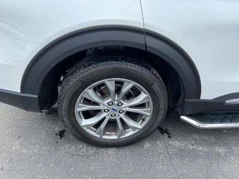 Used 2022 Ford Explorer XLT w/ Equipment Group 202A AWD/4WD image 8