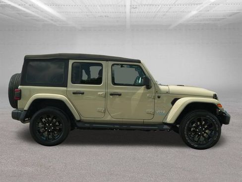 Used 2022 Jeep Wrangler Unlimited Sahara AWD/4WD image 10