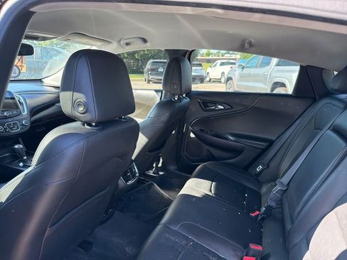 Used 2017 Chevrolet Malibu LT w/ Leather Package FWD image 5