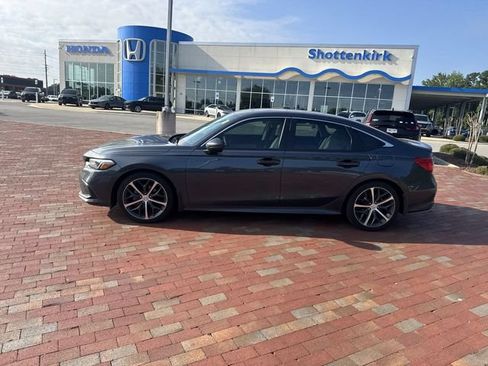 Used 2023 Honda Civic Touring image 3