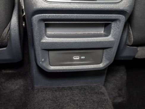 Used 2022 Volkswagen Taos SE w/ Panoramic Sunroof Package FWD image 30