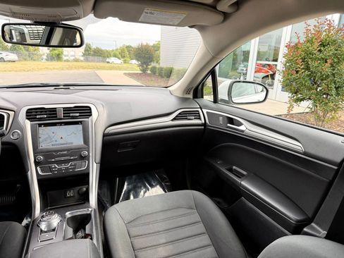 Used 2019 Ford Fusion SE FWD image 23