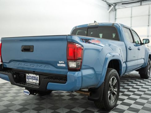 Used 2019 Toyota Tacoma TRD Sport image 5