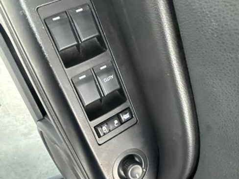 Used 2011 Jeep Compass Latitude AWD/4WD image 17
