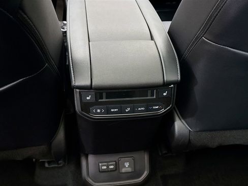 Used 2022 Toyota Highlander Platinum image 26