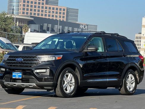 Certified 2022 Ford Explorer XLT w/ Equipment Group 202A image 9