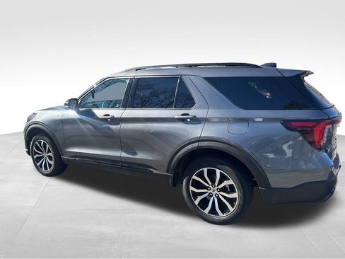 Used 2025 Ford Explorer ST-Line image 4