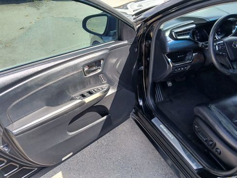 Used 2014 Toyota Avalon Limited image 9