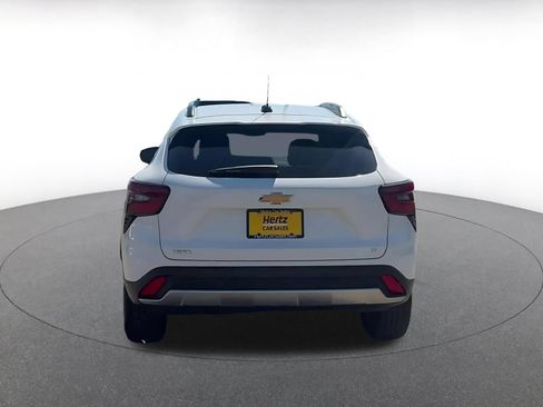 Used 2025 Chevrolet Trax LT w/ LT Convenience Package FWD image 12