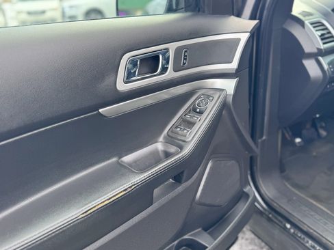 Used 2015 Ford Explorer XLT w/ Equipment Group 202A image 12