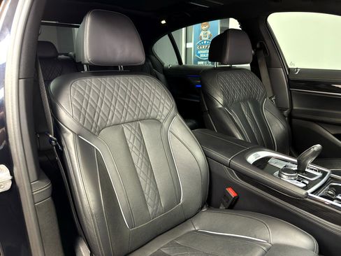 Used 2019 BMW 750i xDrive w/ M Sport Package image 12