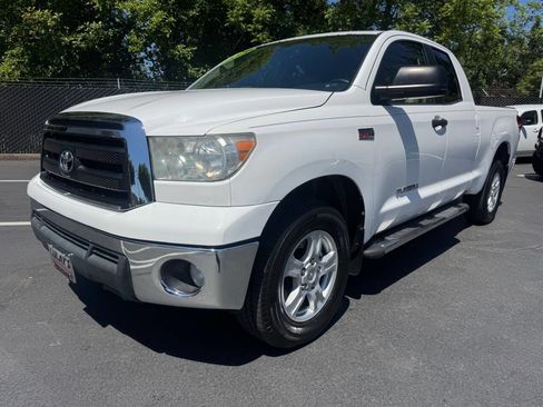 Used 2013 Toyota Tundra 4x4 Double Cab w/ SR5 Pkg image 1