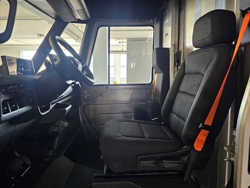 Used 2025 Chevrolet Brightdrop 400 image 18