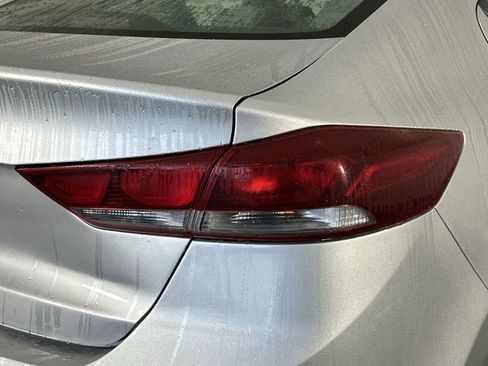 Used 2017 Hyundai Elantra SE image 26