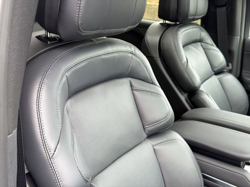 New 2026 Lincoln Navigator L Reserve AWD/4WD image 13