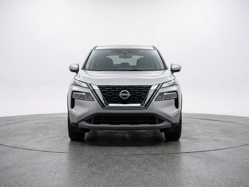 Used 2025 Nissan Rogue SV AWD/4WD image 2