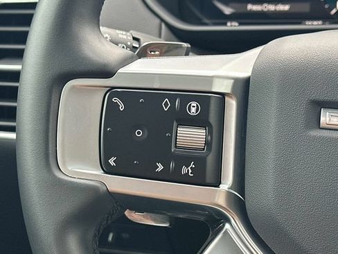 Used 2025 Land Rover Discovery Dynamic SE AWD/4WD image 9