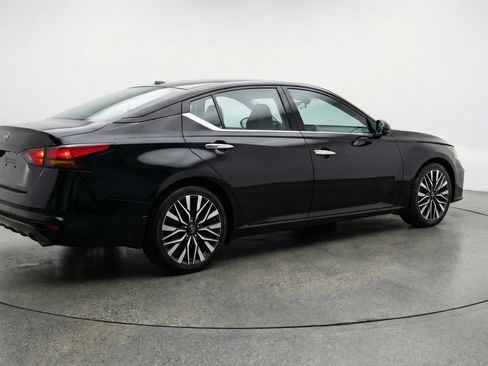 Used 2025 Nissan Altima 2.5 SV image 9