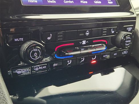 Used 2023 Jeep Grand Cherokee L Laredo image 22