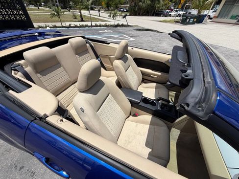 Used 2005 Ford Mustang GT RWD image 46